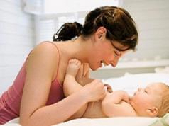 الشهر الثاني من حياة المولود الجديد: النمو والوزن والرعاية. الفروق الدقيقة في الرضاعة الطبيعية